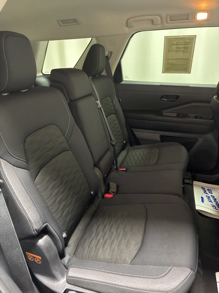 Used 2025 Nissan Pathfinder SV AWD/4WD image 27