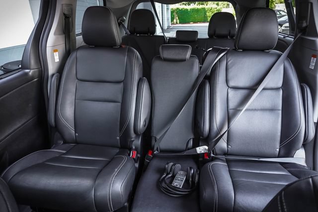 Used 2020 Toyota Sienna SE Premium FWD image 20