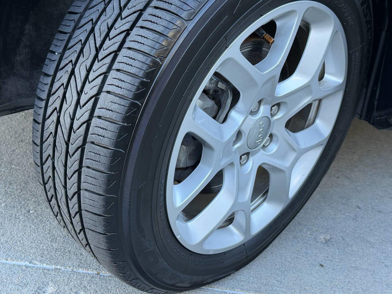 Used 2017 Jeep Renegade Latitude w/ Cold Weather Group AWD/4WD image 13