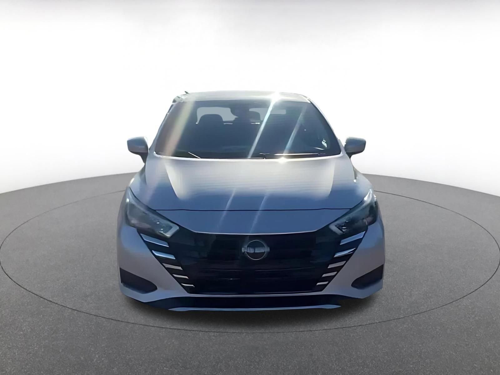 Used 2025 Nissan Versa SV image 4