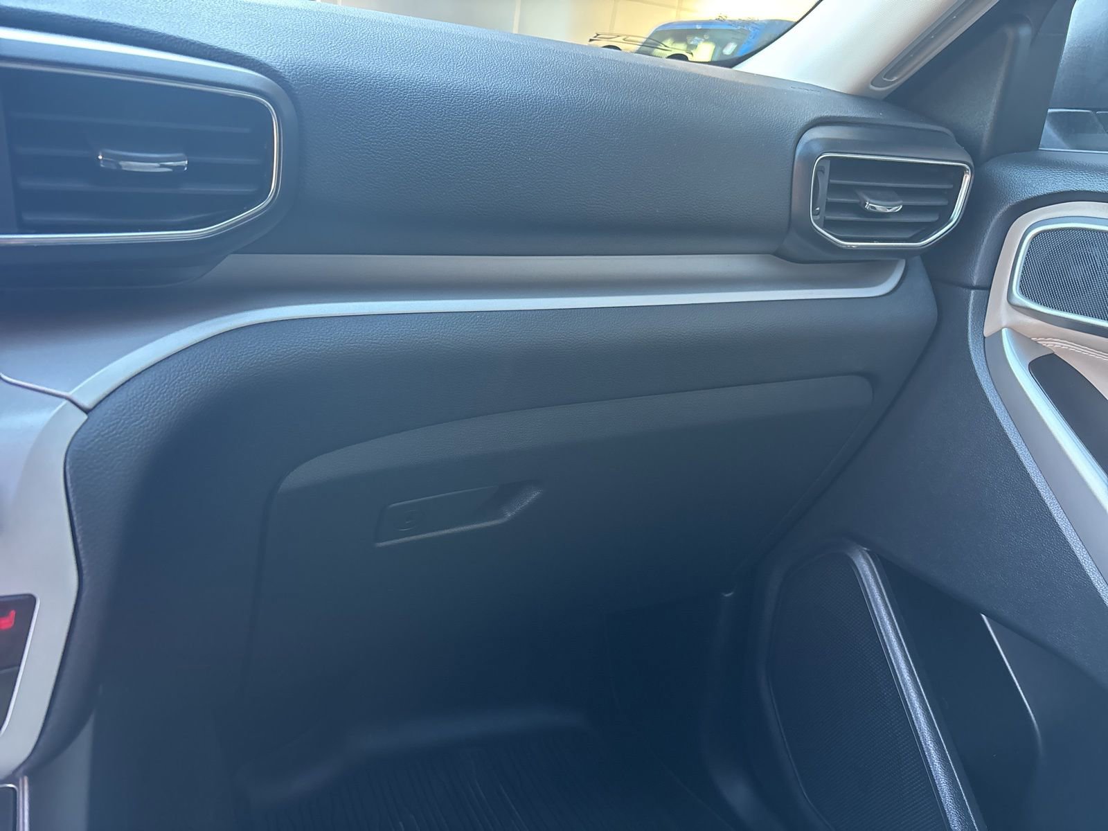 Certified 2023 Ford Explorer XLT w/ Equipment Group 202A AWD/4WD image 35