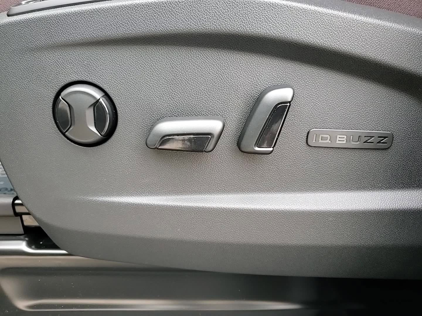 New 2025 Volkswagen ID. Buzz Pro S image 15