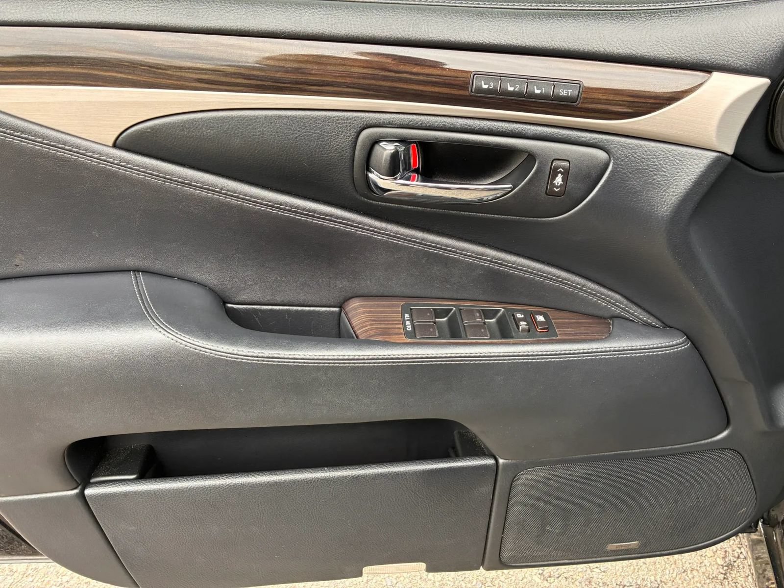 Used 2013 Lexus LS 460 L w/ All-Weather Pkg RWD image 15