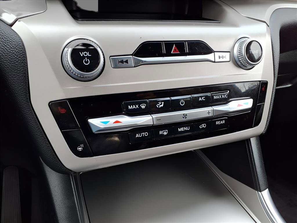 Used 2023 Ford Explorer XLT w/ Equipment Group 202A image 18