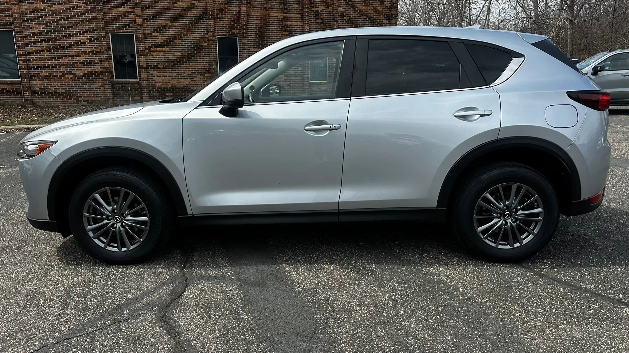 Used 2017 MAZDA CX-5 Touring w/ Preferred Equipment Package AWD/4WD image 5