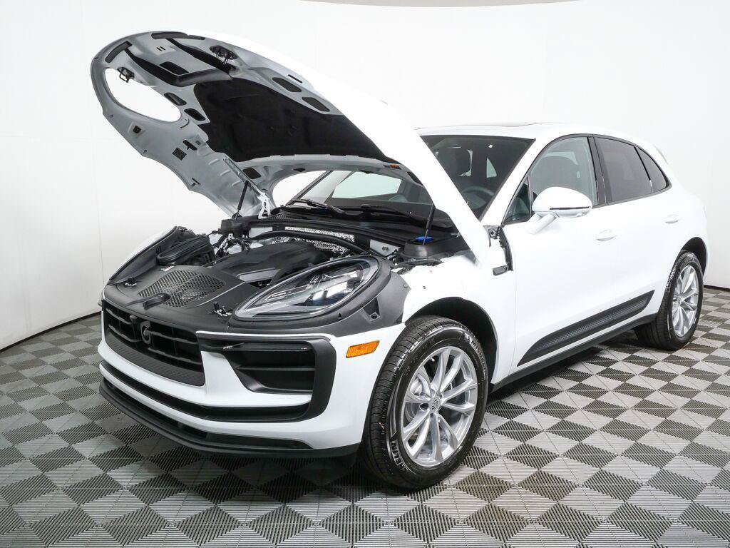 Certified 2026 Porsche Macan Turbo AWD/4WD image 33