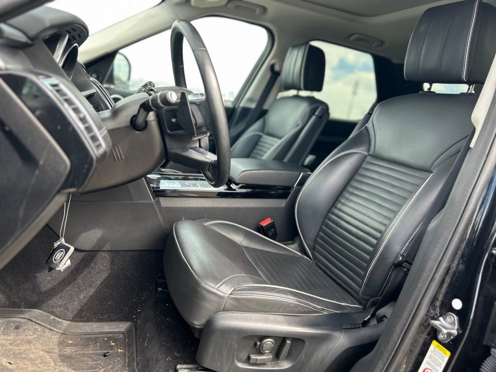 Used 2017 Land Rover Discovery First Edition AWD/4WD image 12