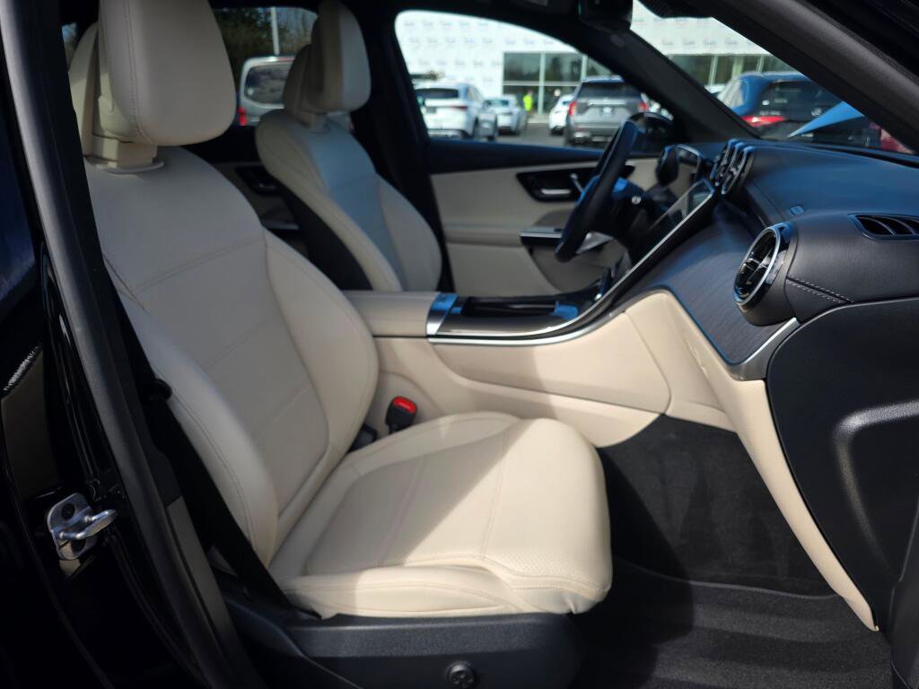 Used 2024 Mercedes-Benz GLC 300 4MATIC w/ Driver Assistance Package image 26