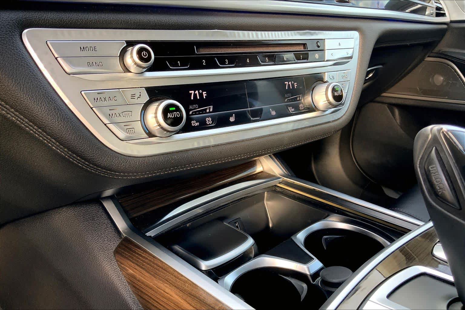 Used 2018 BMW 740i RWD image 31