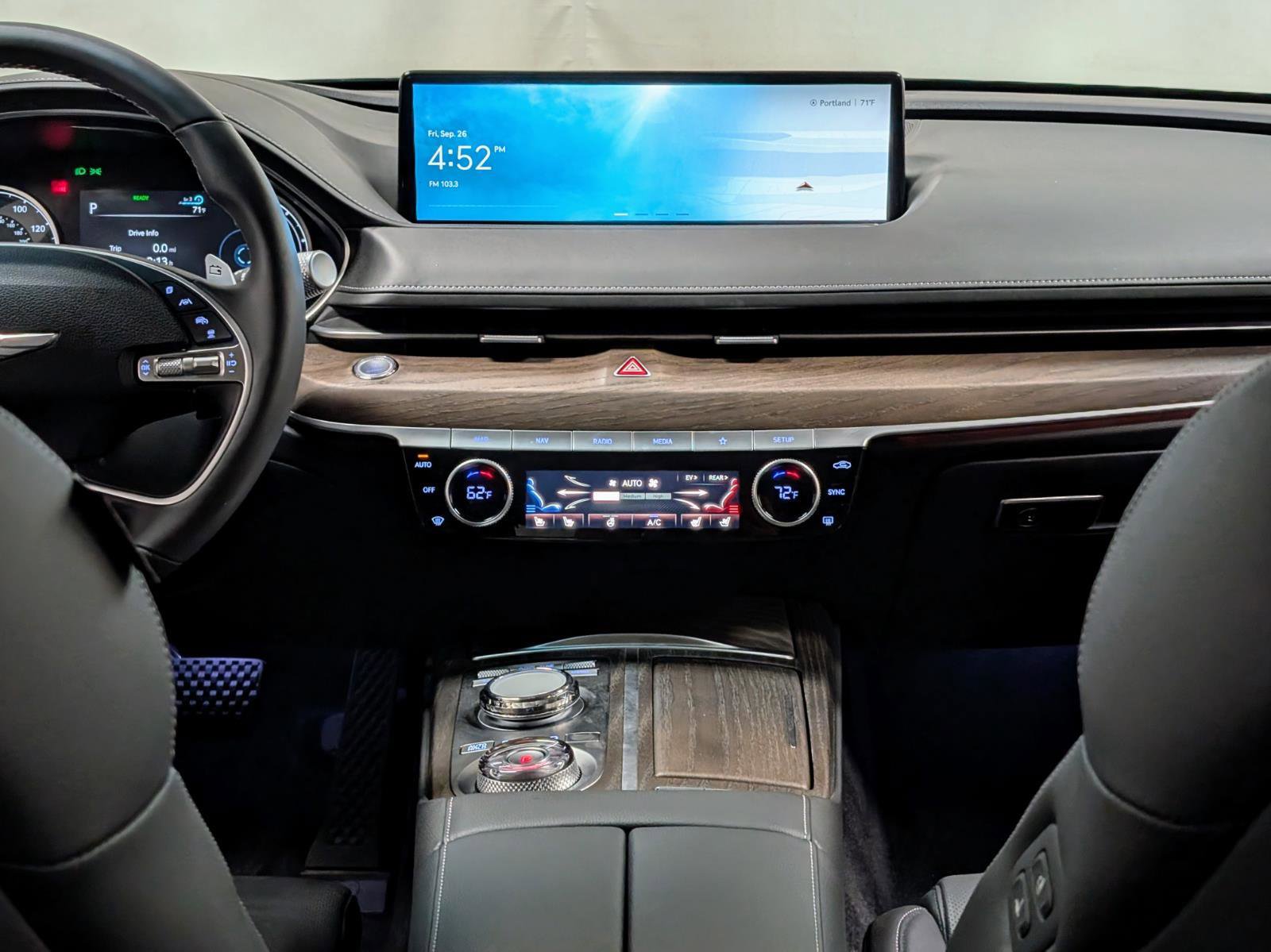 Used 2024 Genesis G80 image 23