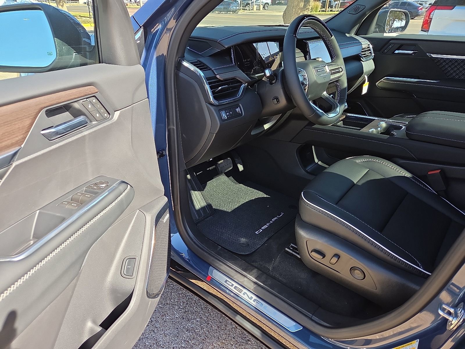 New 2026 GMC Acadia Denali w/ Super Cruise Package image 10