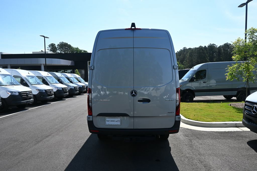 Used 2025 Mercedes-Benz Sprinter 2500 image 29