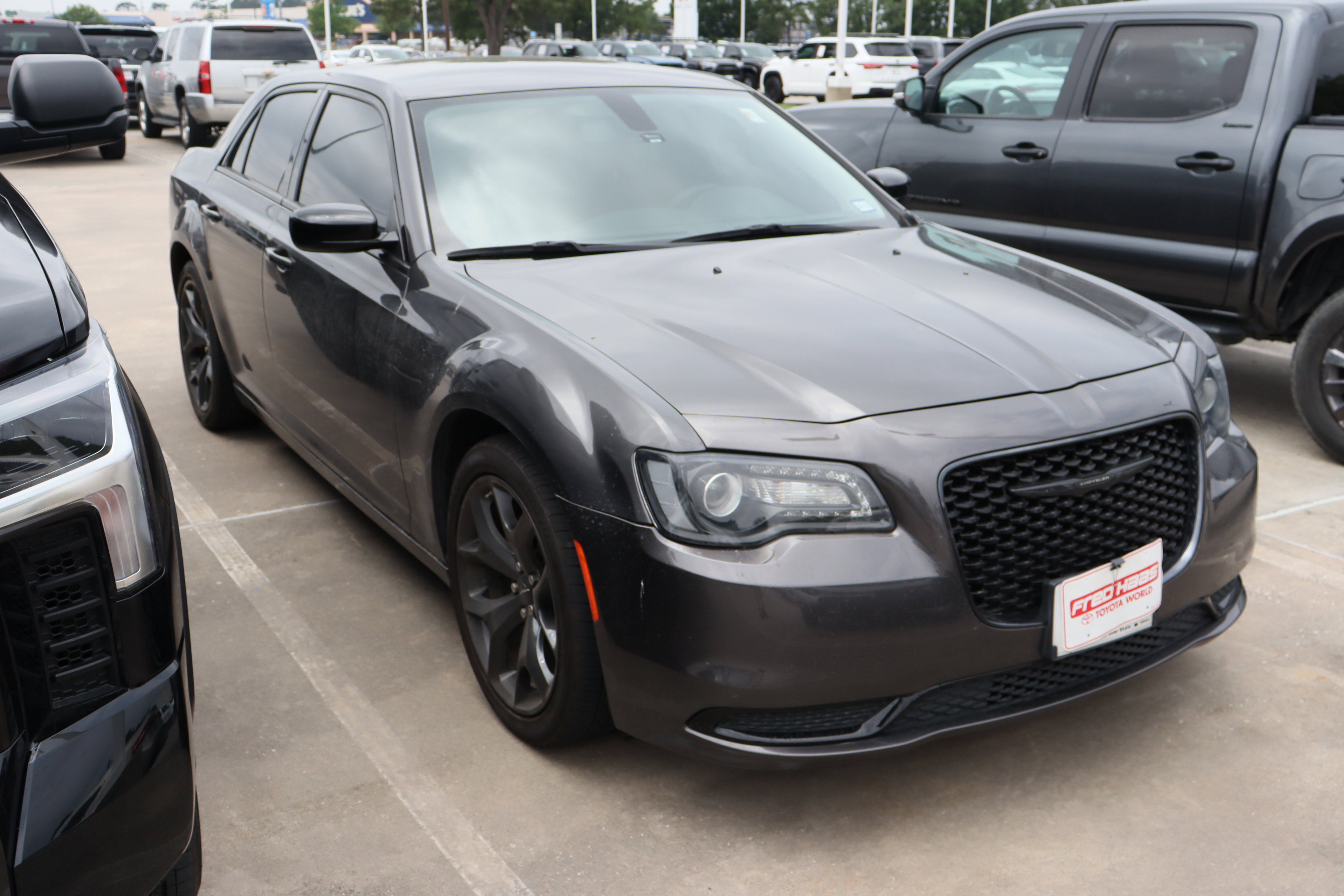 Used 2023 Chrysler 300 Touring w/ Sport Appearance Package RWD image 2
