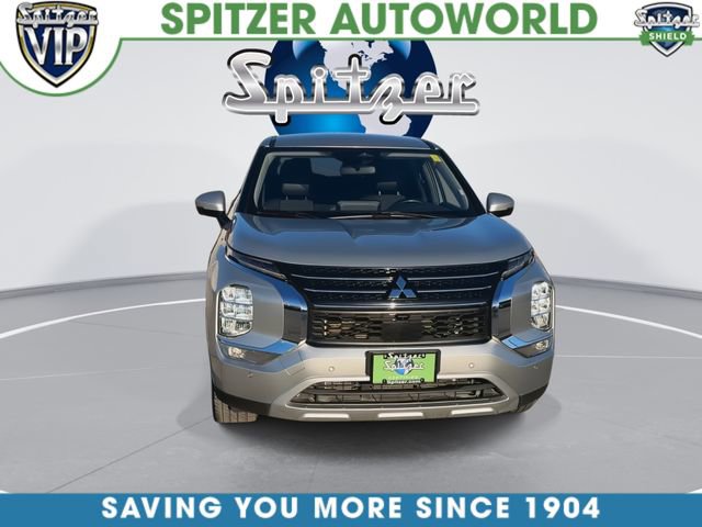 Used 2023 Mitsubishi Outlander SE image 3