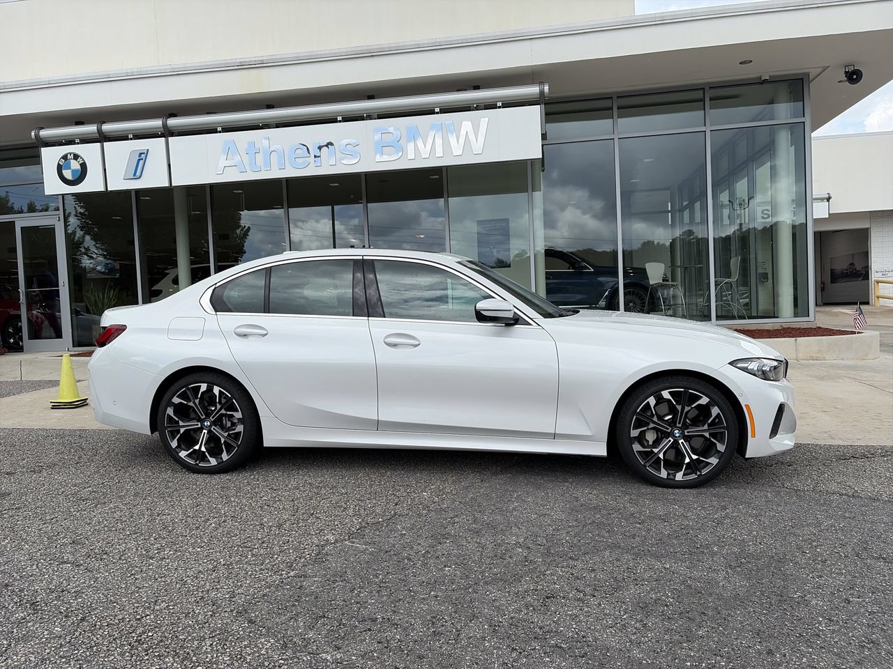 Used 2025 BMW 330i Sedan RWD image 9