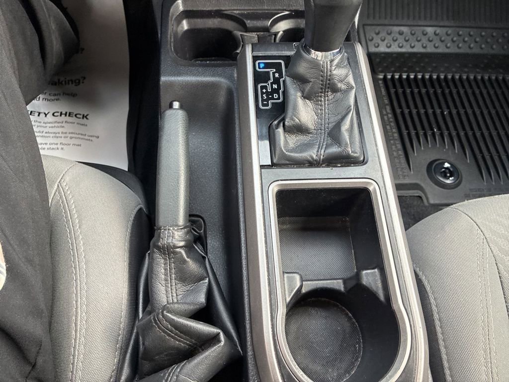 Used 2020 Toyota Tacoma SR5 AWD/4WD image 24