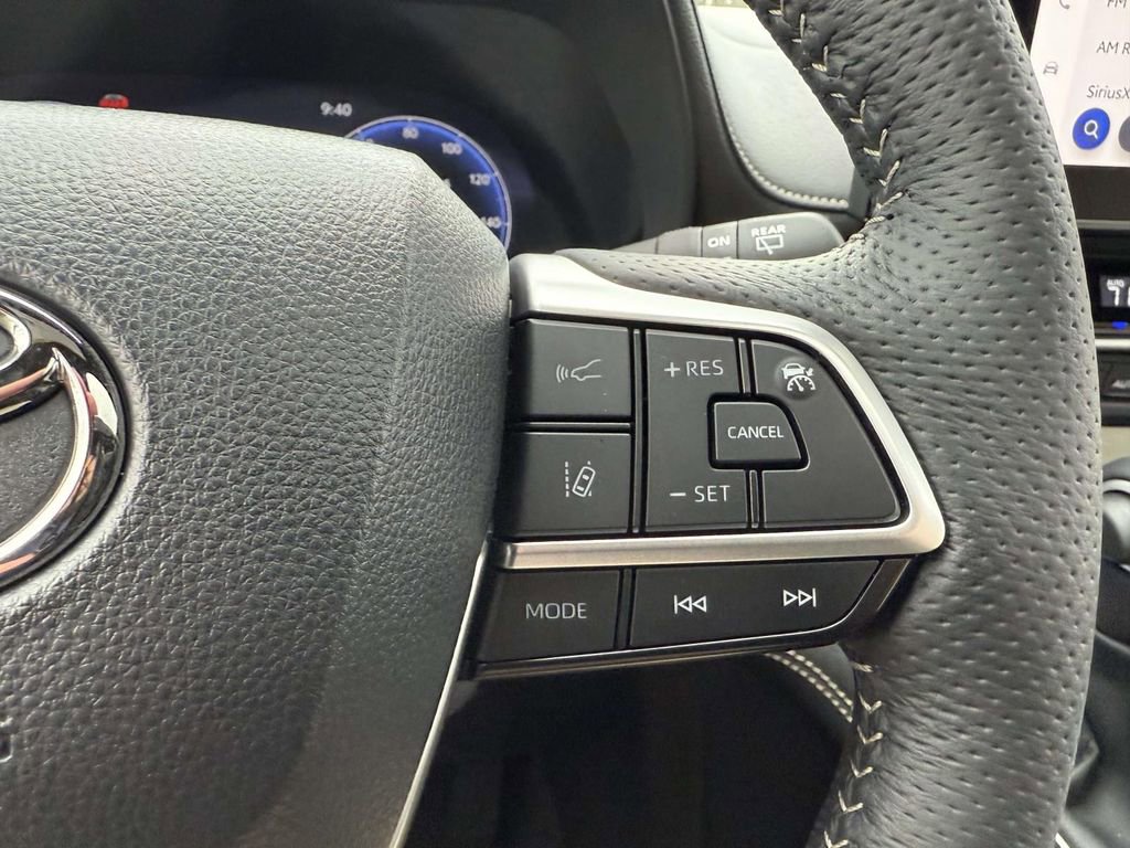 Used 2026 Toyota Sienna Platinum image 25