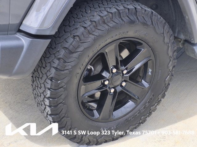 Used 2020 Jeep Wrangler Unlimited Sahara AWD/4WD image 7