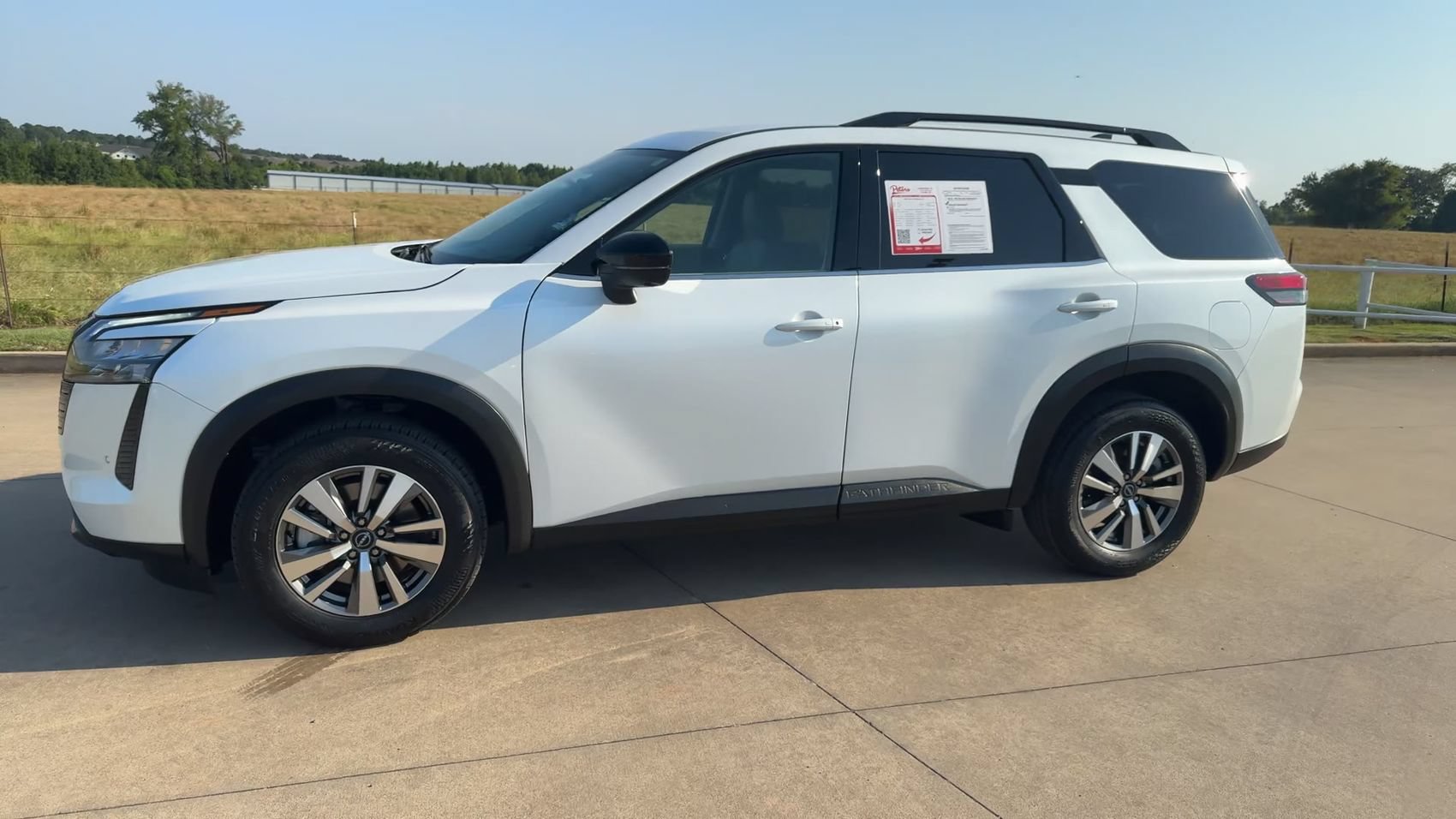 Used 2026 Nissan Pathfinder SL AWD/4WD image 5