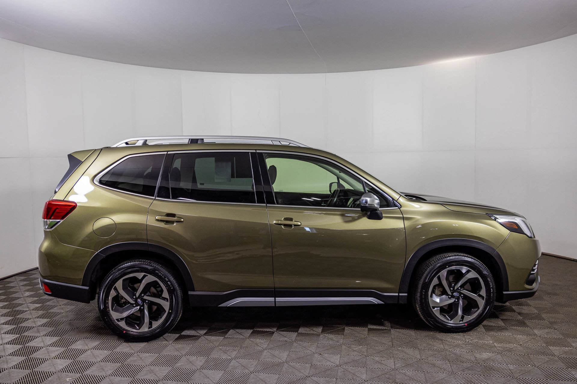 Used 2023 Subaru Forester Touring w/ Popular Package #3 AWD/4WD image 17