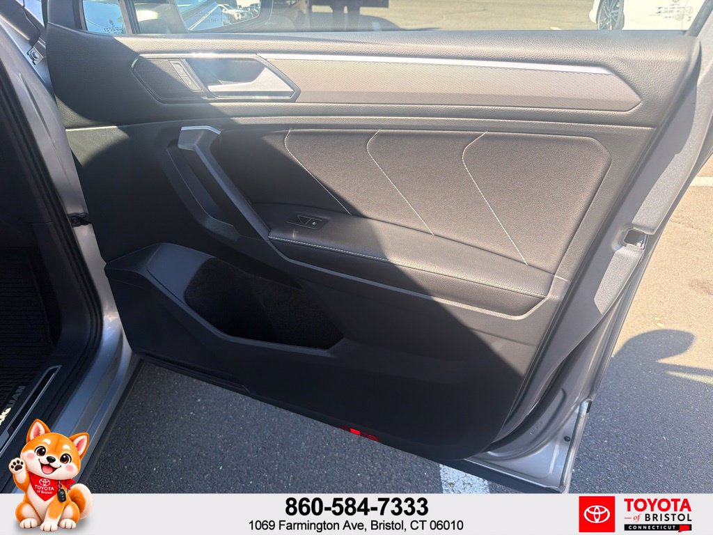 Used 2023 Volkswagen Tiguan SE R-Line AWD/4WD image 37