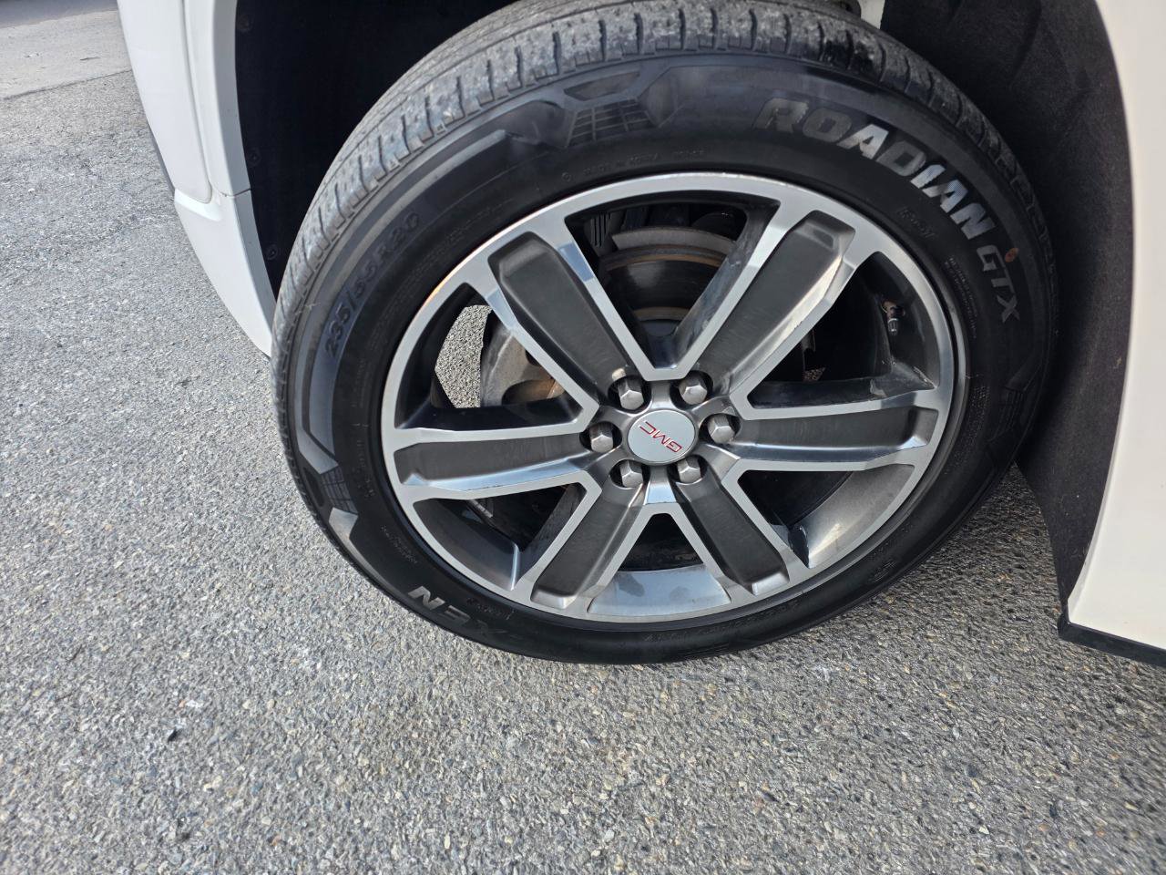 Used 2019 GMC Acadia Denali image 20