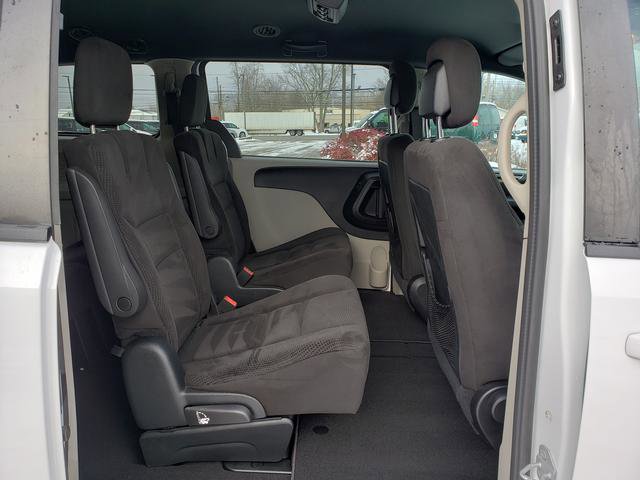Used 2016 Dodge Grand Caravan SE image 16