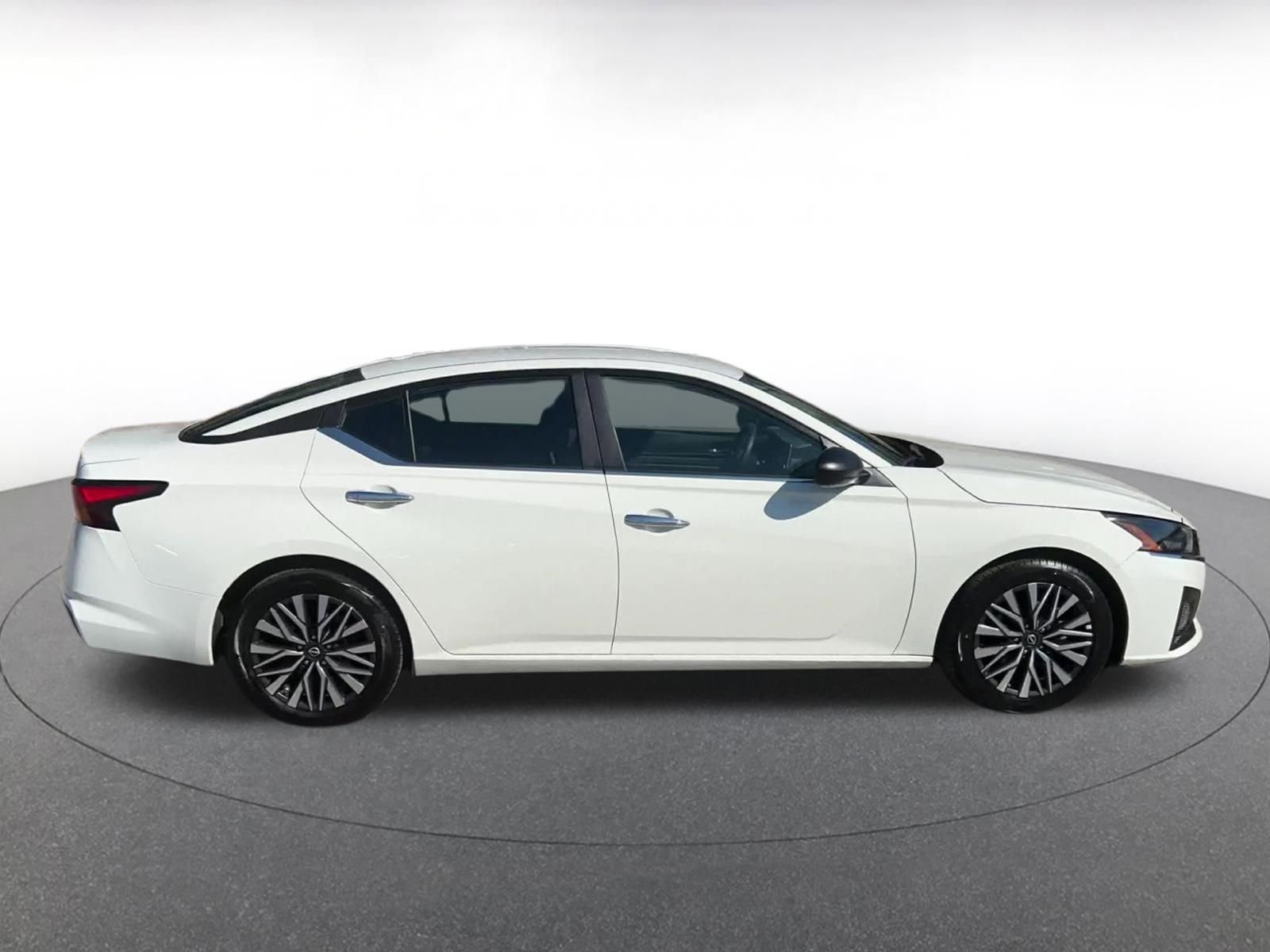 Used 2025 Nissan Altima 2.5 SV FWD image 16