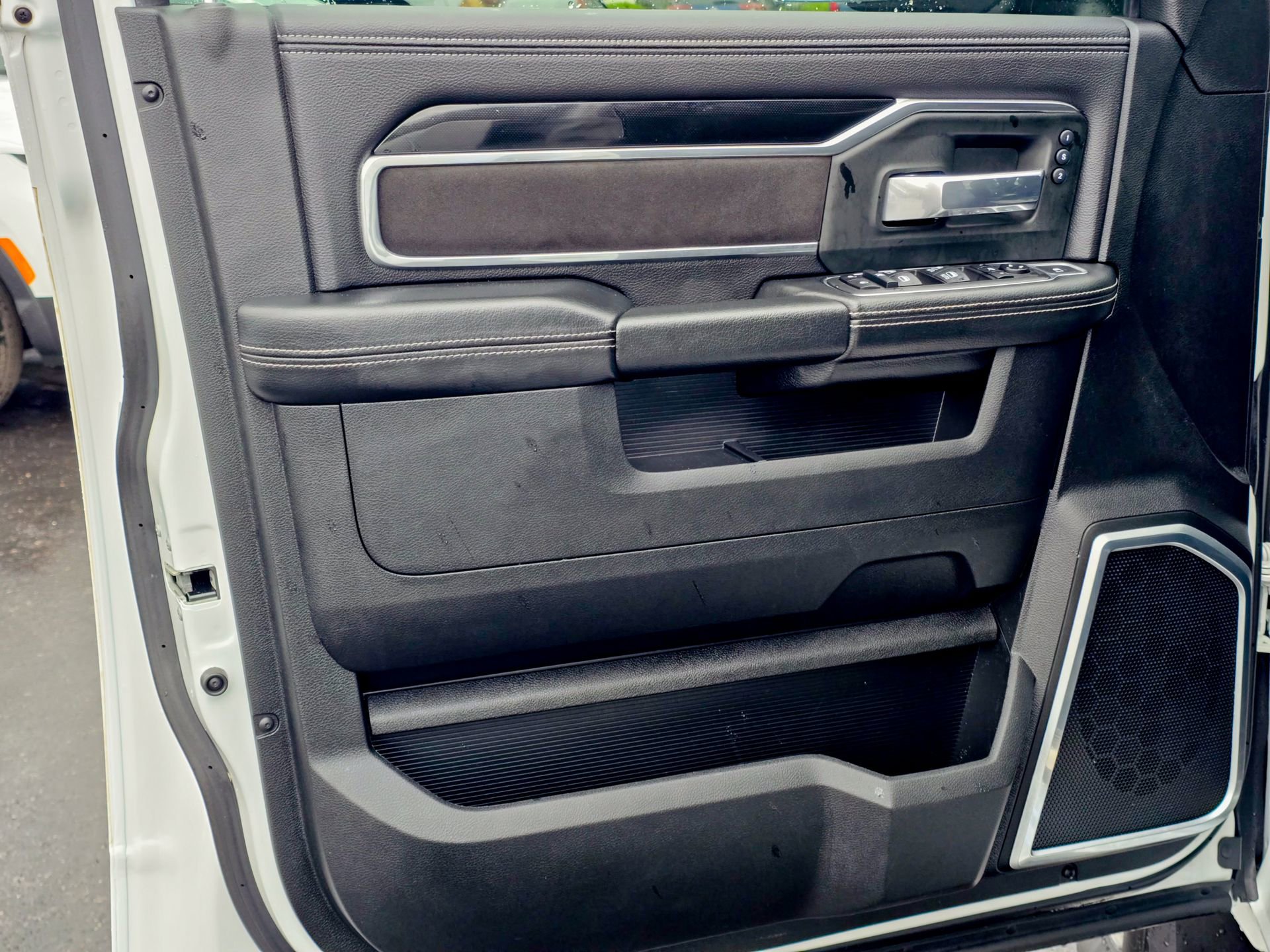 Used 2021 RAM 3500 Laramie image 8