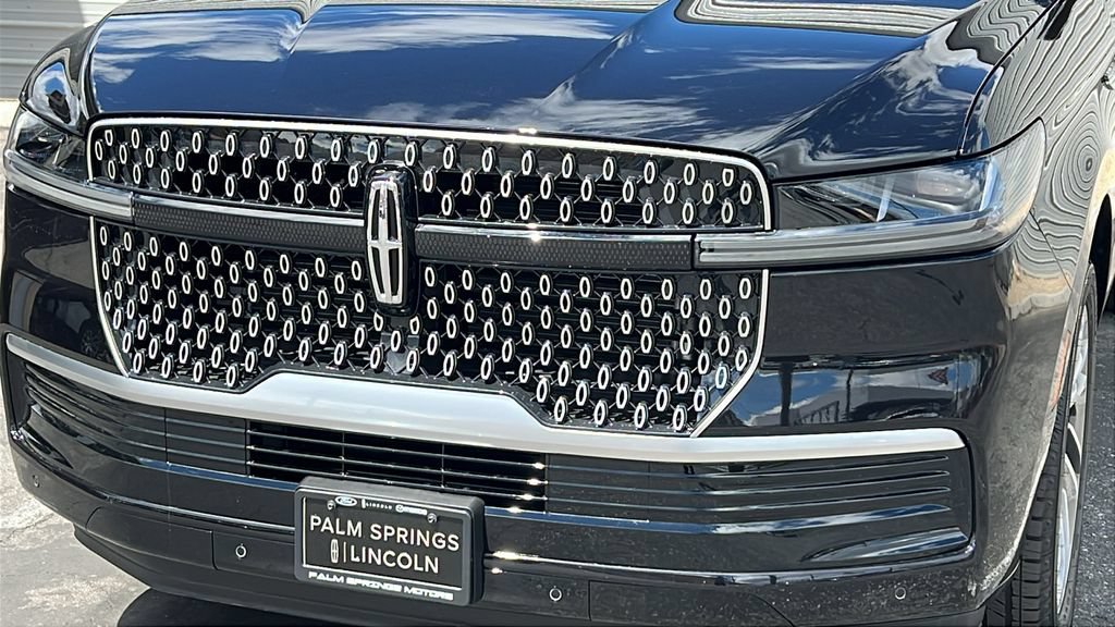 New 2026 Lincoln Navigator L Reserve AWD/4WD image 3
