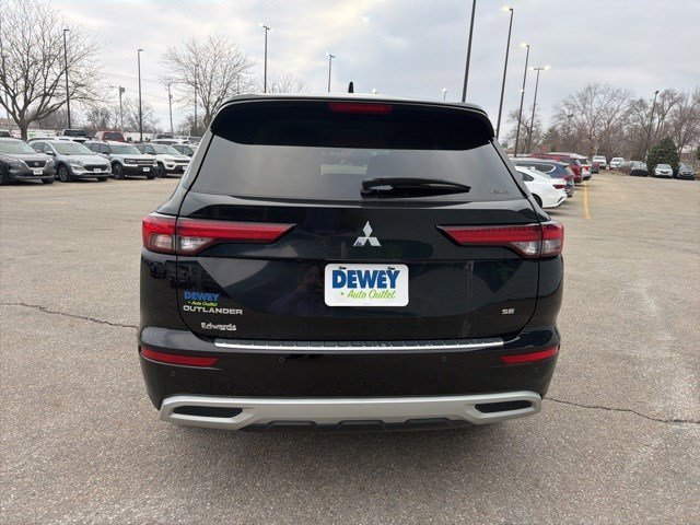 Used 2022 Mitsubishi Outlander SE image 4