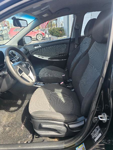 Used 2013 Hyundai Accent GS image 7