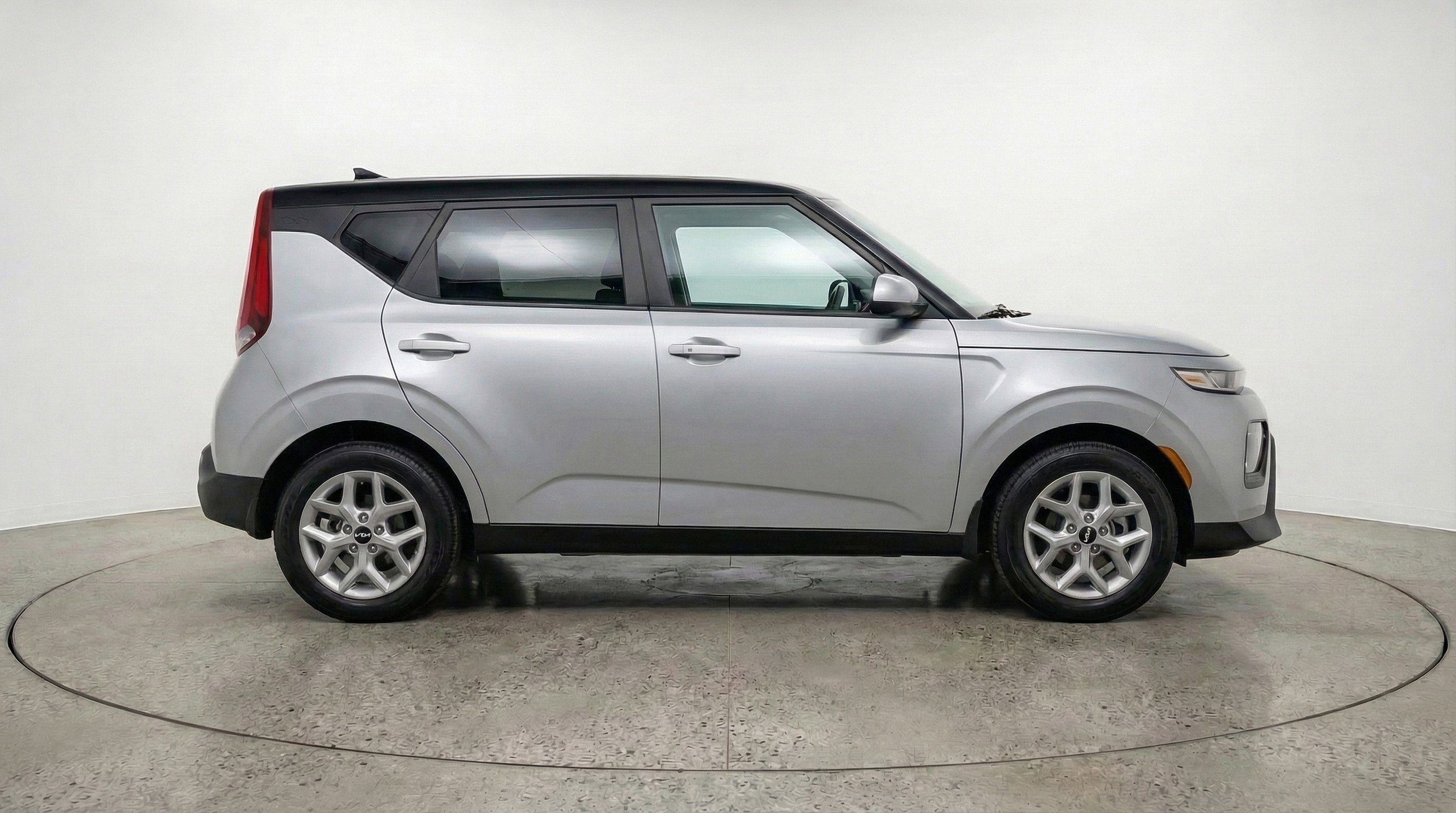 Used 2025 Kia Soul LX w/ LX Technology Package image 11
