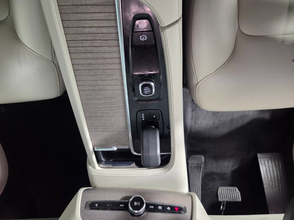 Used 2023 Volvo XC90 B6 Plus w/ Protection Package Premier AWD/4WD image 12