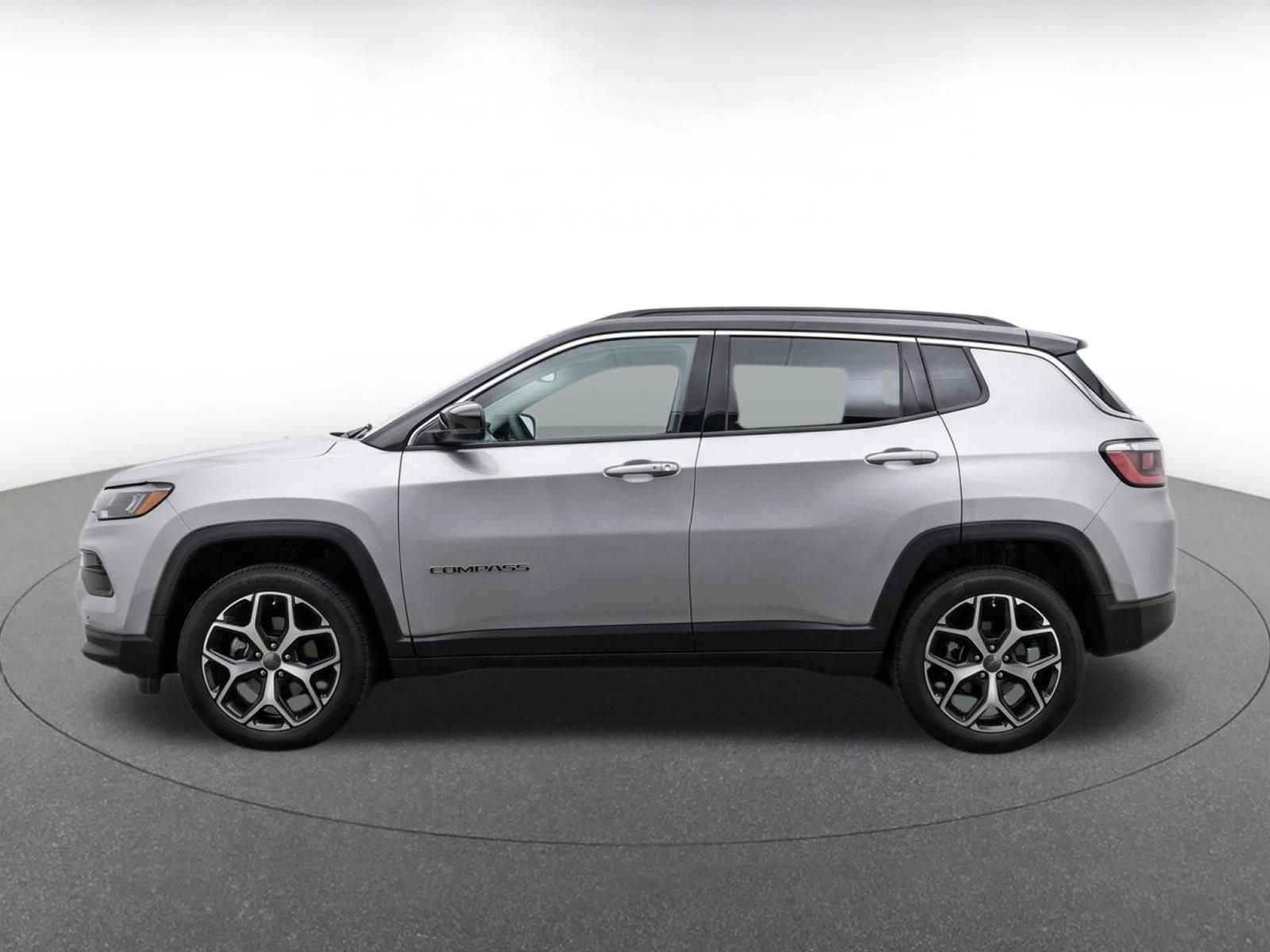 Used 2025 Jeep Compass Limited AWD/4WD image 4