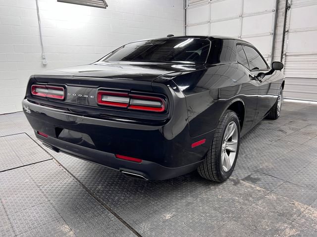 Used 2016 Dodge Challenger SXT image 8