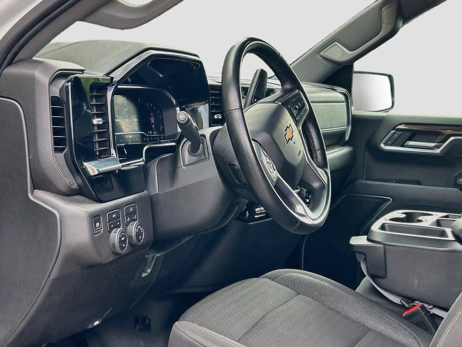 Used 2025 Chevrolet Silverado 1500 LT AWD/4WD image 25