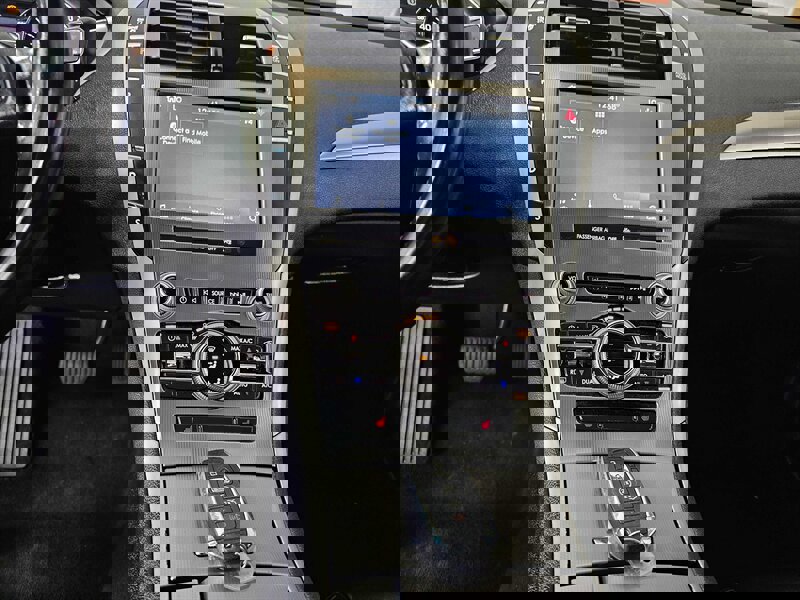 Used 2020 Lincoln MKZ image 18