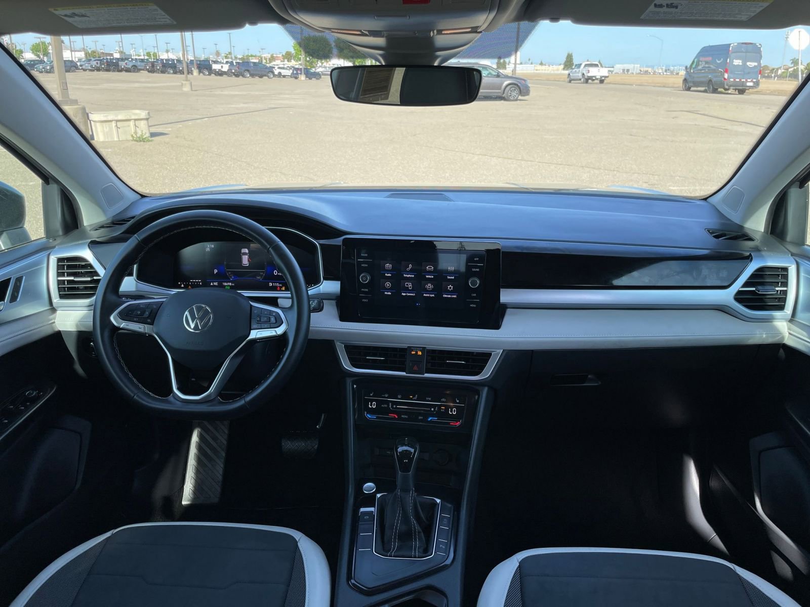 Used 2025 Volkswagen Taos SE image 34