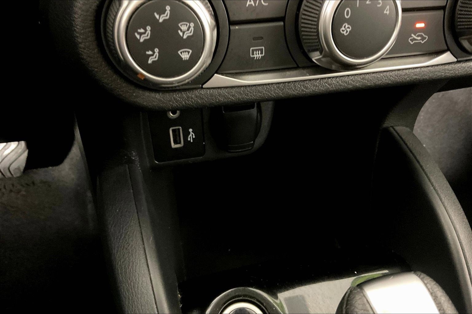 Certified 2020 Nissan Versa SV image 15