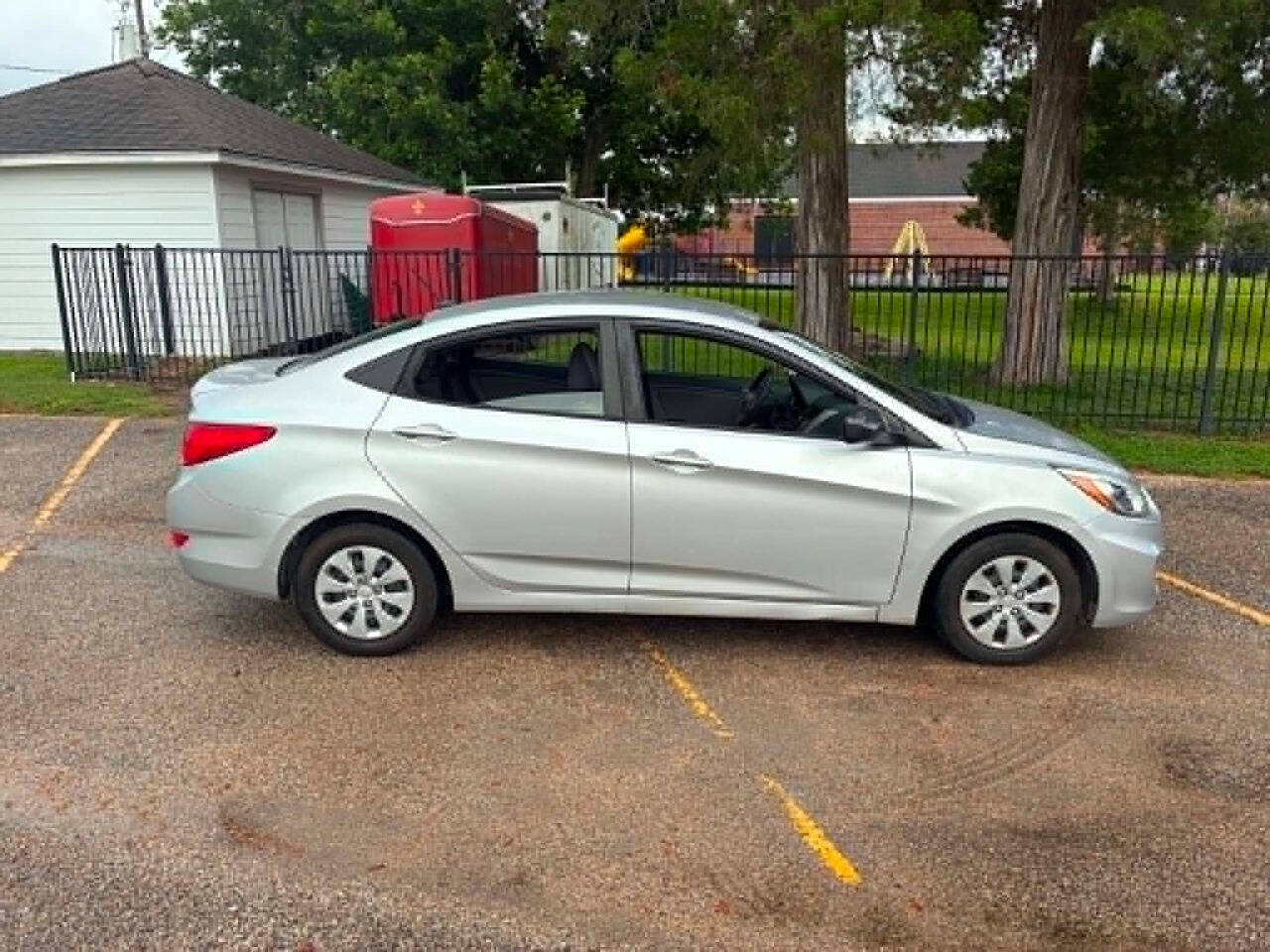 Used 2017 Hyundai Accent SE FWD image 9
