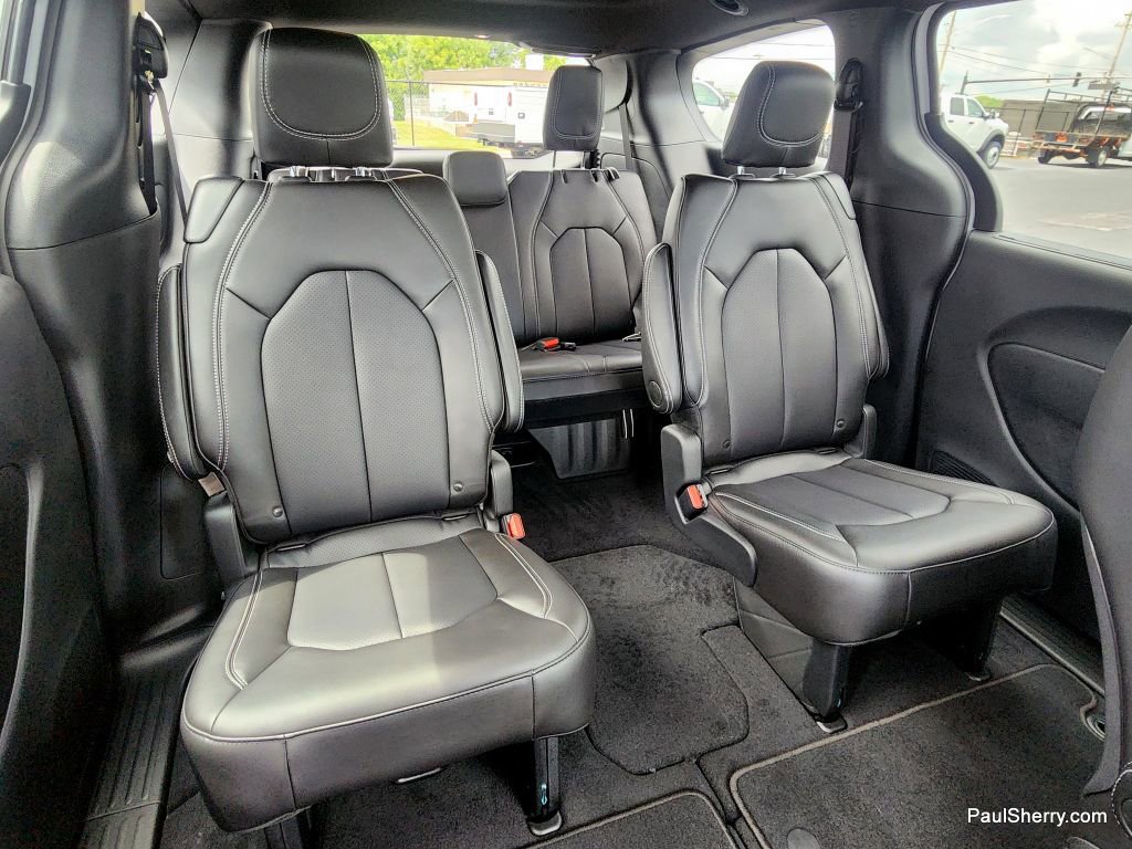 New 2026 Chrysler Pacifica Select image 38