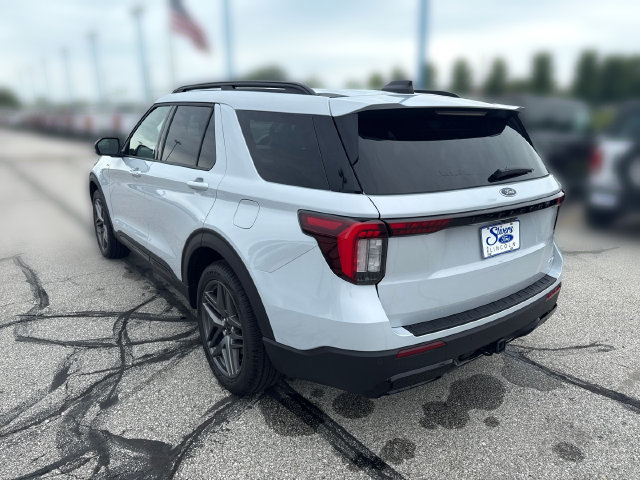 New 2026 Ford Explorer ST-Line w/ ST-Line Street Pack AWD/4WD image 9