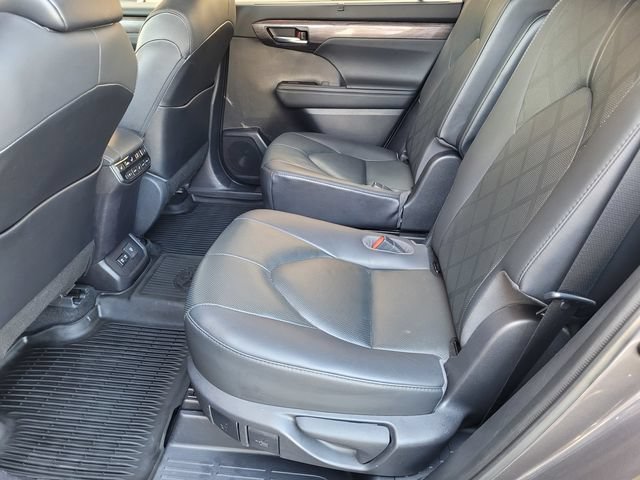 Used 2021 Toyota Highlander Platinum AWD/4WD image 18