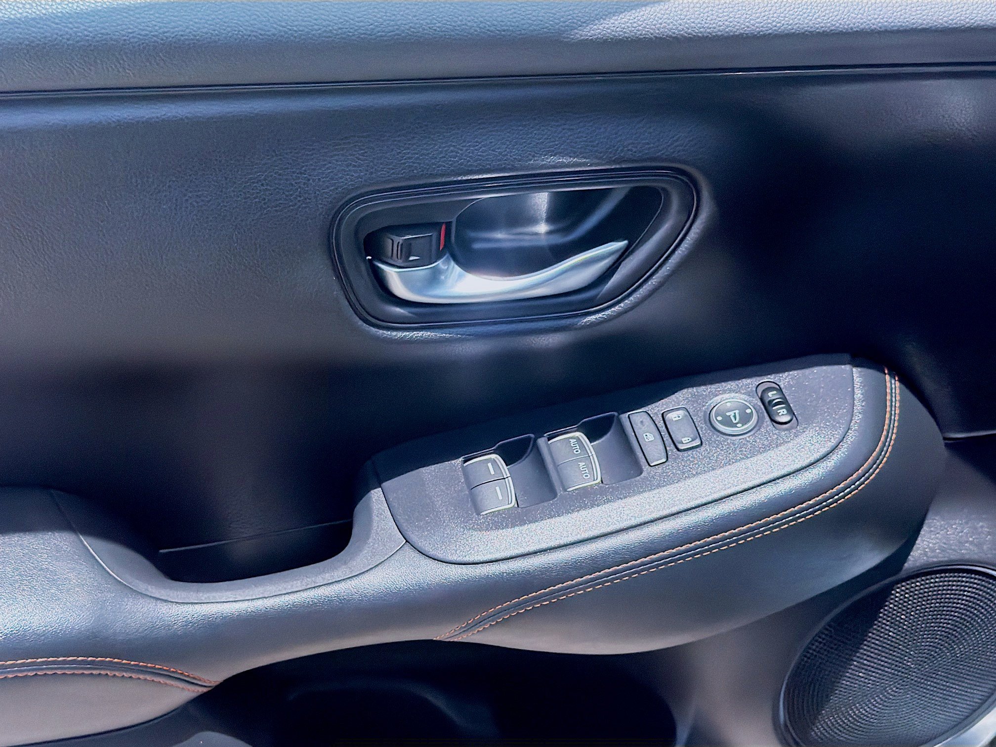 Certified 2025 Honda HR-V Sport image 16