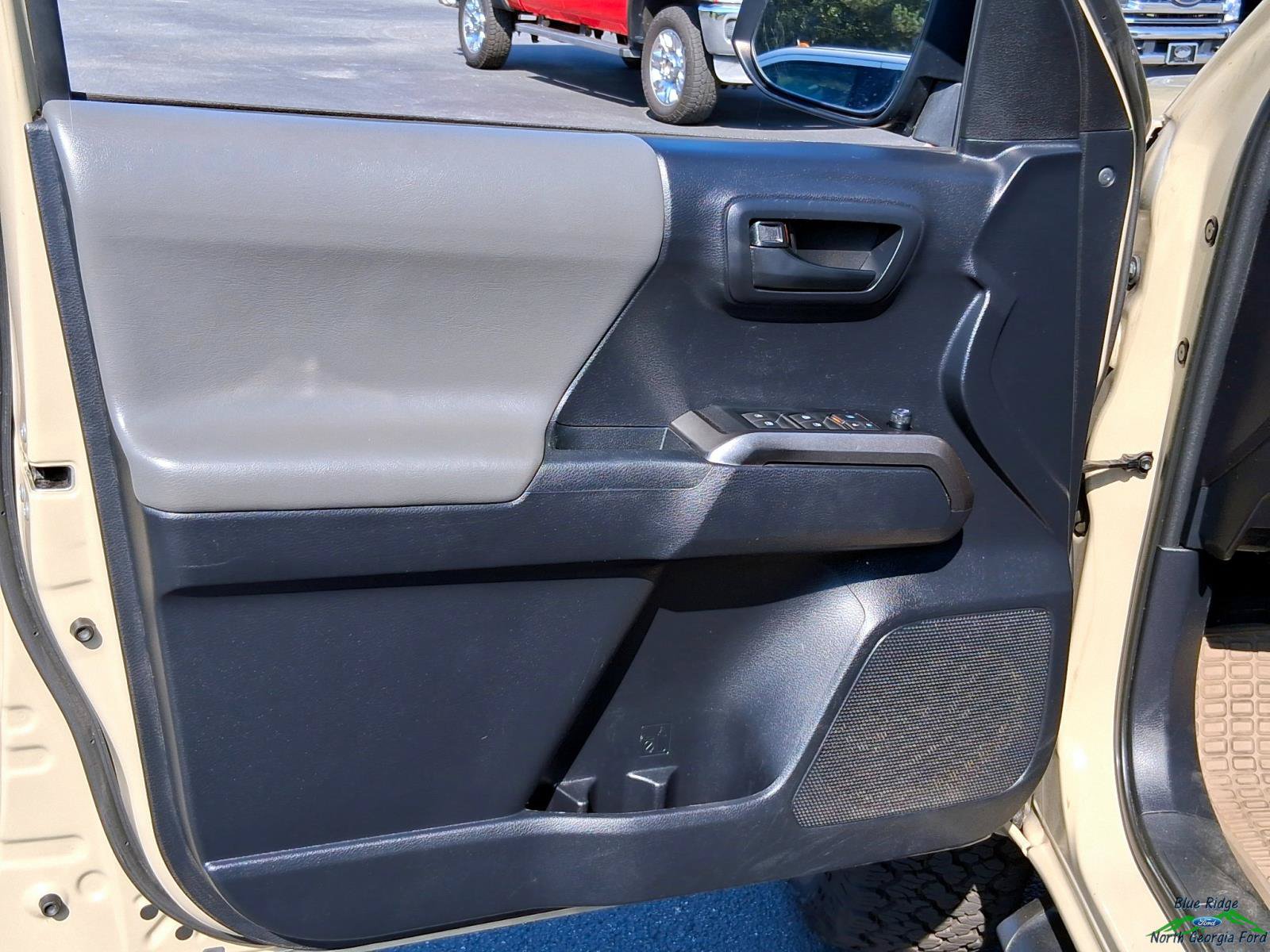 Used 2019 Toyota Tacoma SR5 RWD image 10