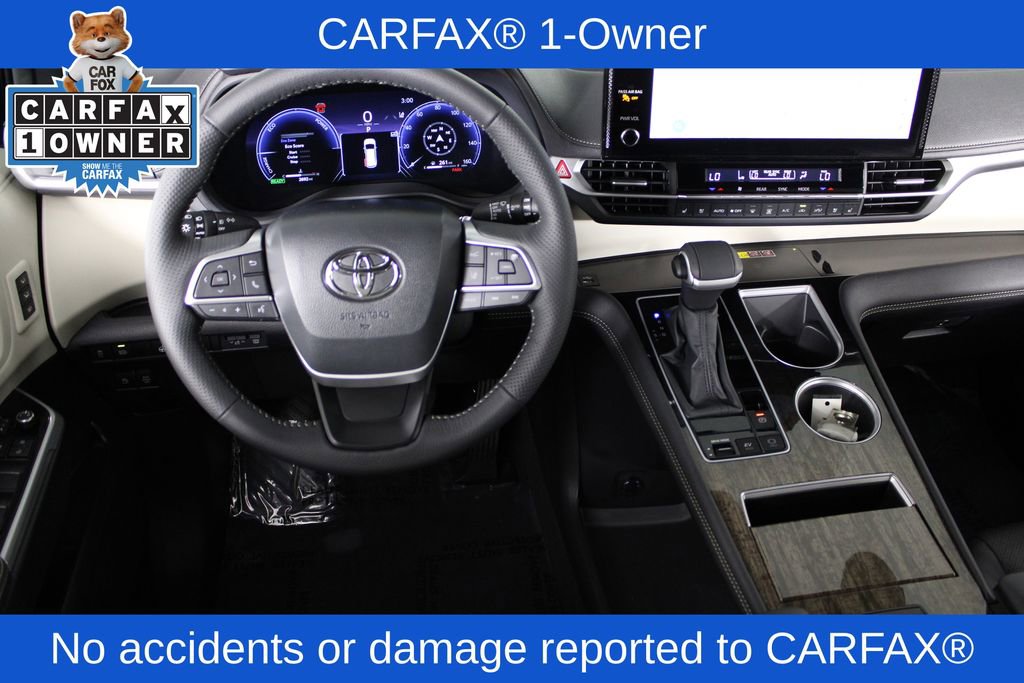 Used 2025 Toyota Sienna Platinum image 4