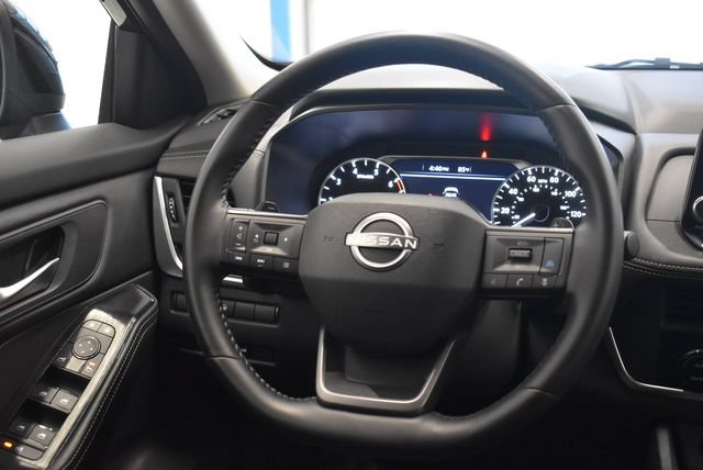 Used 2025 Nissan Rogue SV AWD/4WD image 24