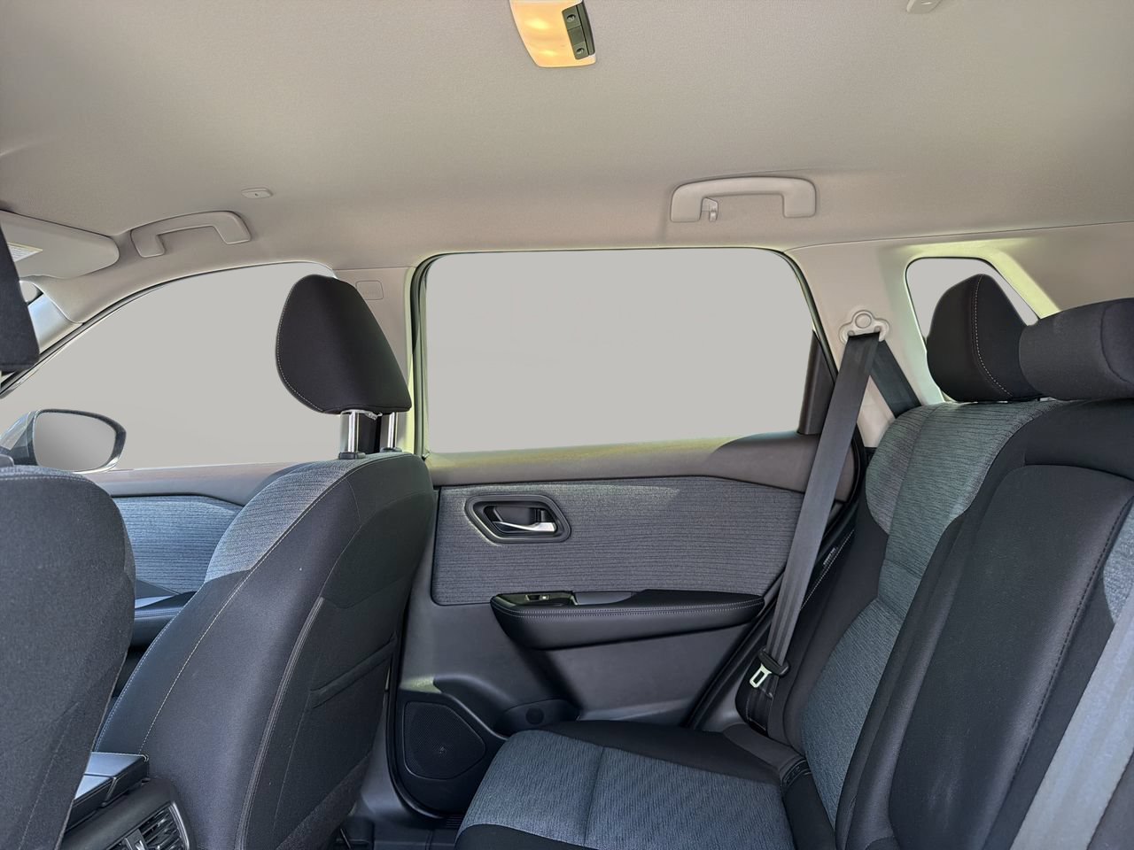 Used 2023 Nissan Rogue SV FWD image 16