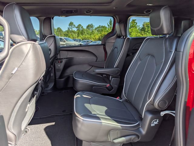 New 2027 Chrysler Pacifica Limited FWD image 25
